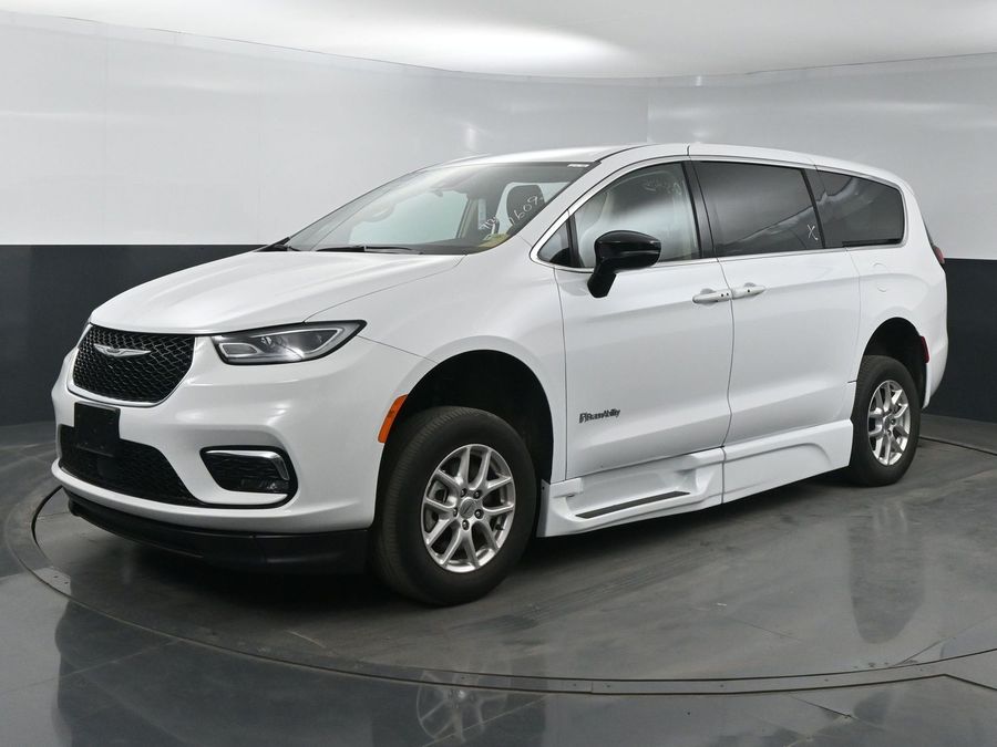 Used 2024 Chrysler Pacifica Touring L - BraunAbility Side Entry Entry Fold Out Automatic Ramp