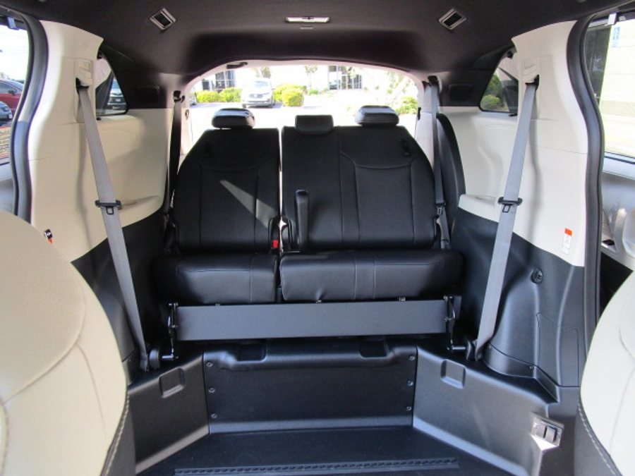 New 2025 Toyota Sienna Hybrid Platinum - BraunAbility Side Entry Entry Fold Out Automatic Ramp