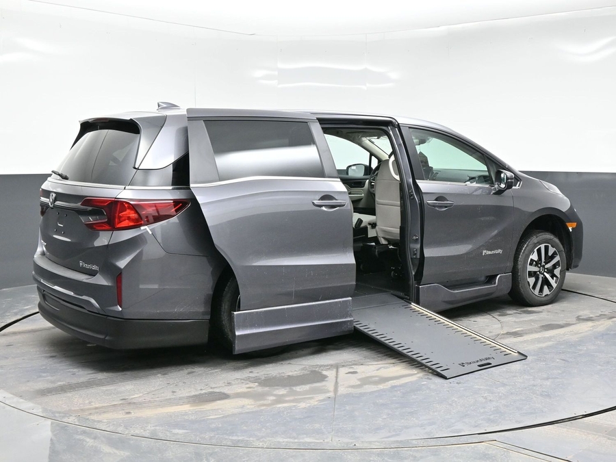 Grey Honda Odyssey image number 6