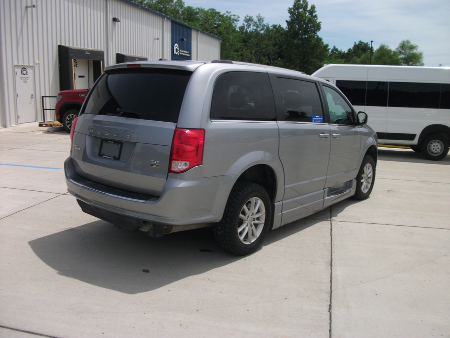 Used 2019 Dodge Grand Caravan SXT - BraunAbility Side Entry Entry Fold Out Automatic Ramp