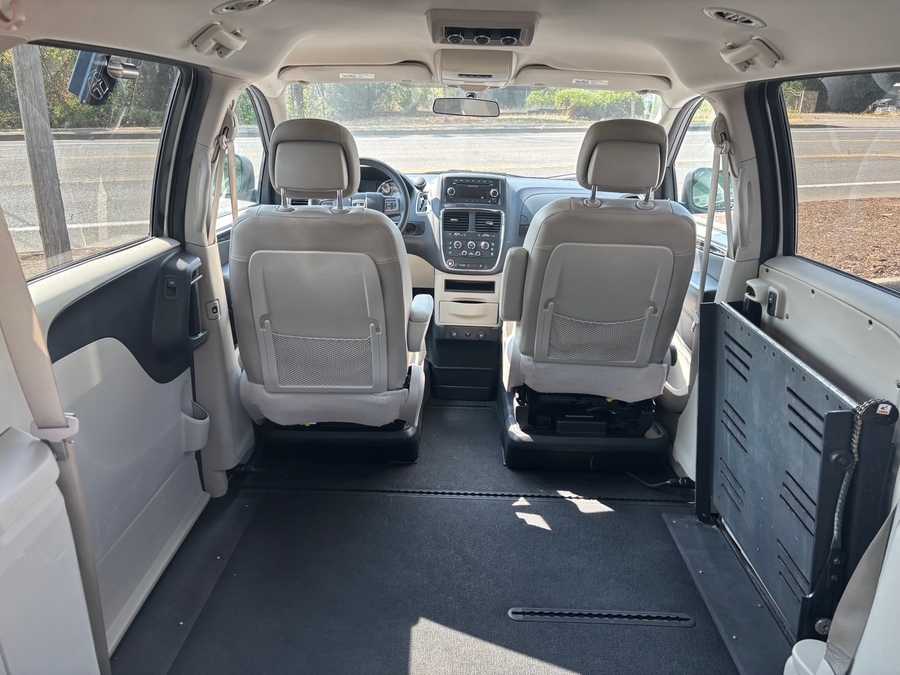 Used 2015 Dodge Grand Caravan SXT - BraunAbility Side Entry Fold Out Automatic Ramp