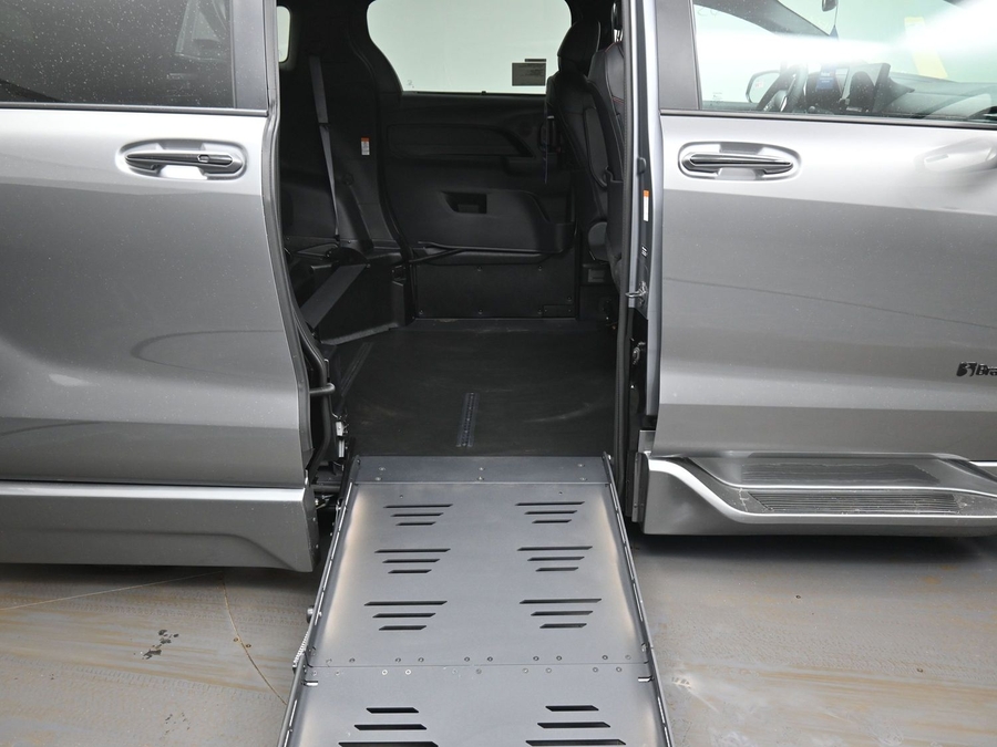 New 2026 Toyota Sienna Hybrid XSE Sport - BraunAbility Side Entry Entry Fold Out Automatic Ramp