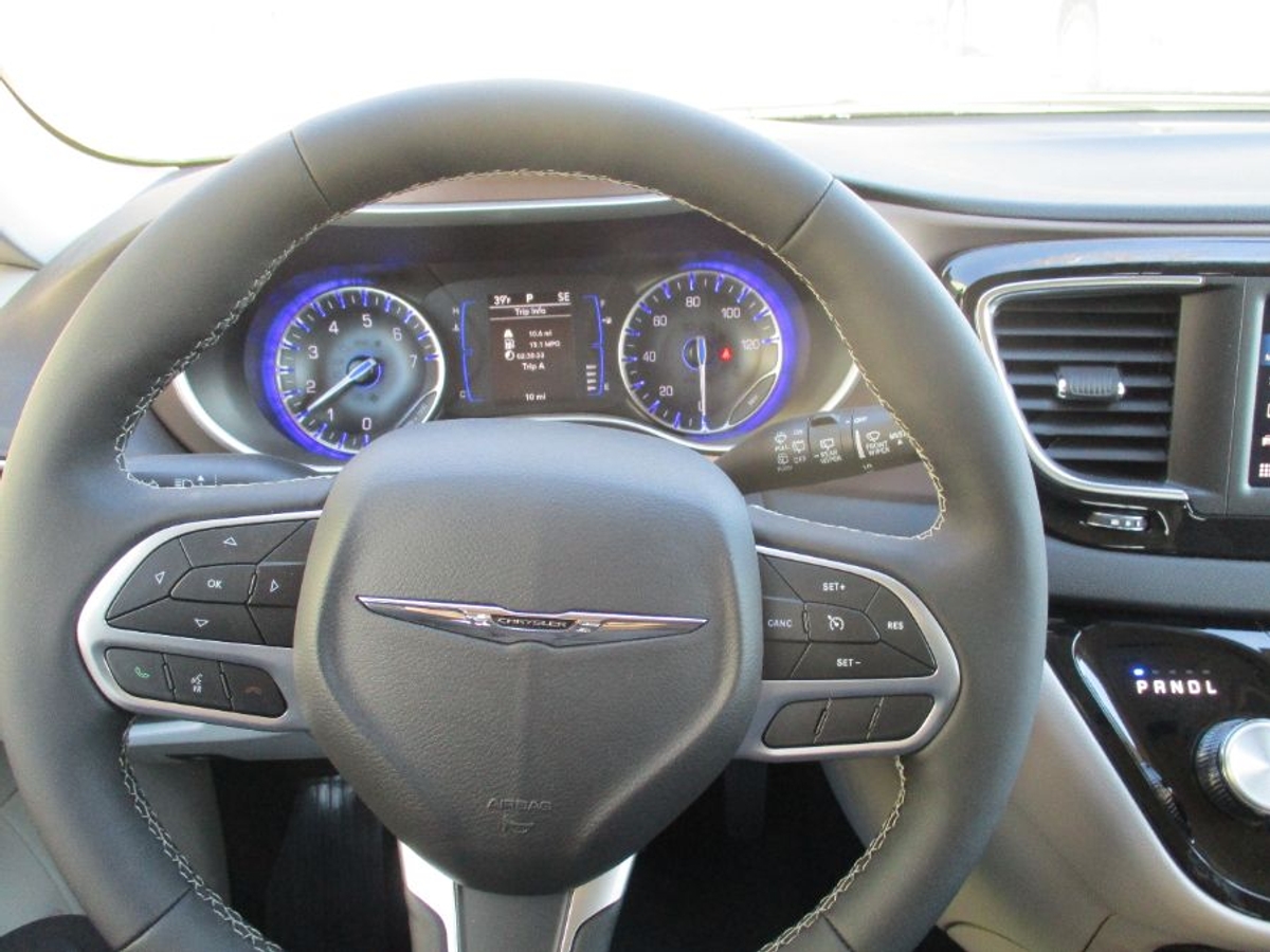 2024 CHRYSLER PACIFICA - Image 1