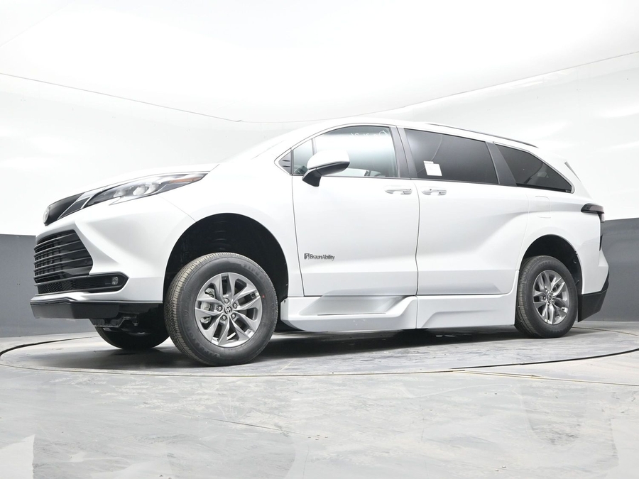 New 2026 Toyota Sienna Hybrid XLE Add - BraunAbility Side Entry Entry Fold Out Automatic Ramp