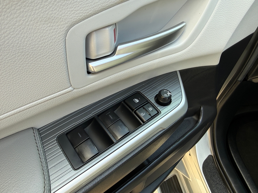 Used 2025 Toyota Sienna Hybrid XLE - BraunAbility Side Entry Entry Fold Out Automatic Ramp