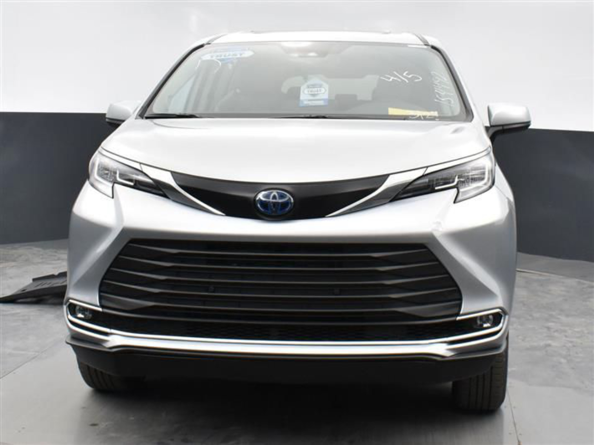 2023 TOYOTA SIENNA - Image 2