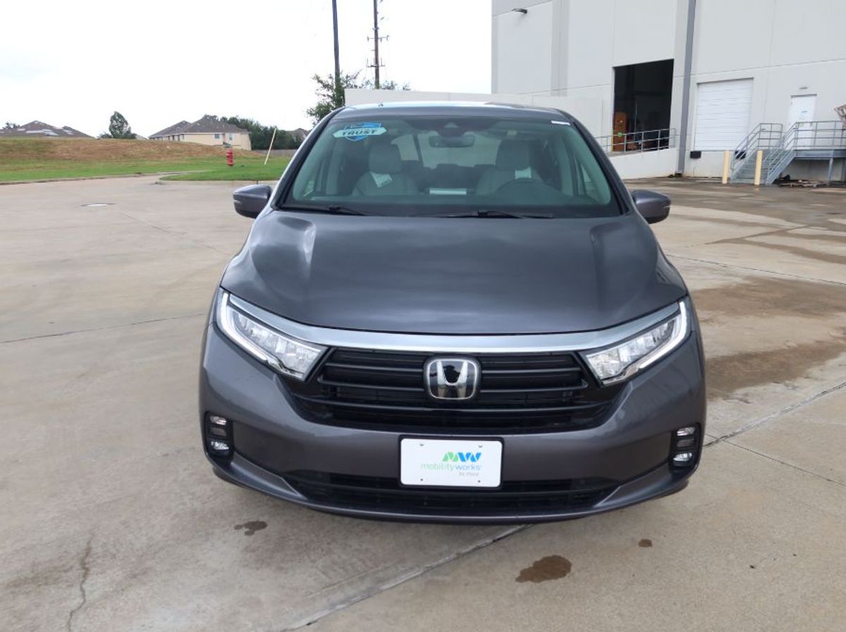 Grey Honda Odyssey image number 3