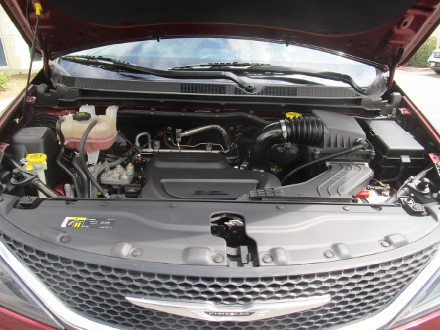 Used 2021 Chrysler Voyager LXi - BraunAbility Side Entry Entry Fold Out Automatic Ramp