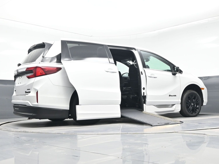 New 2026 Honda Odyssey Sport - BraunAbility Side Entry In Floor Automatic Ramp