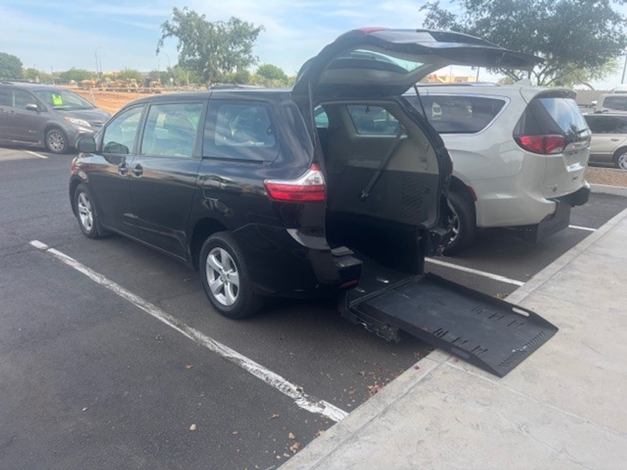 Used 2015 Toyota Sienna L - AMS Rear Entry Entry Fold Out Manual Ramp
