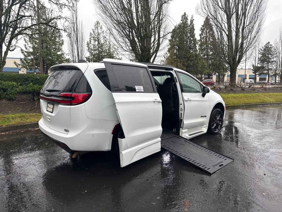 Used 2023 Chrysler Pacifica Touring L Sport - BraunAbility Side Entry Entry In Floor Automatic Ramp