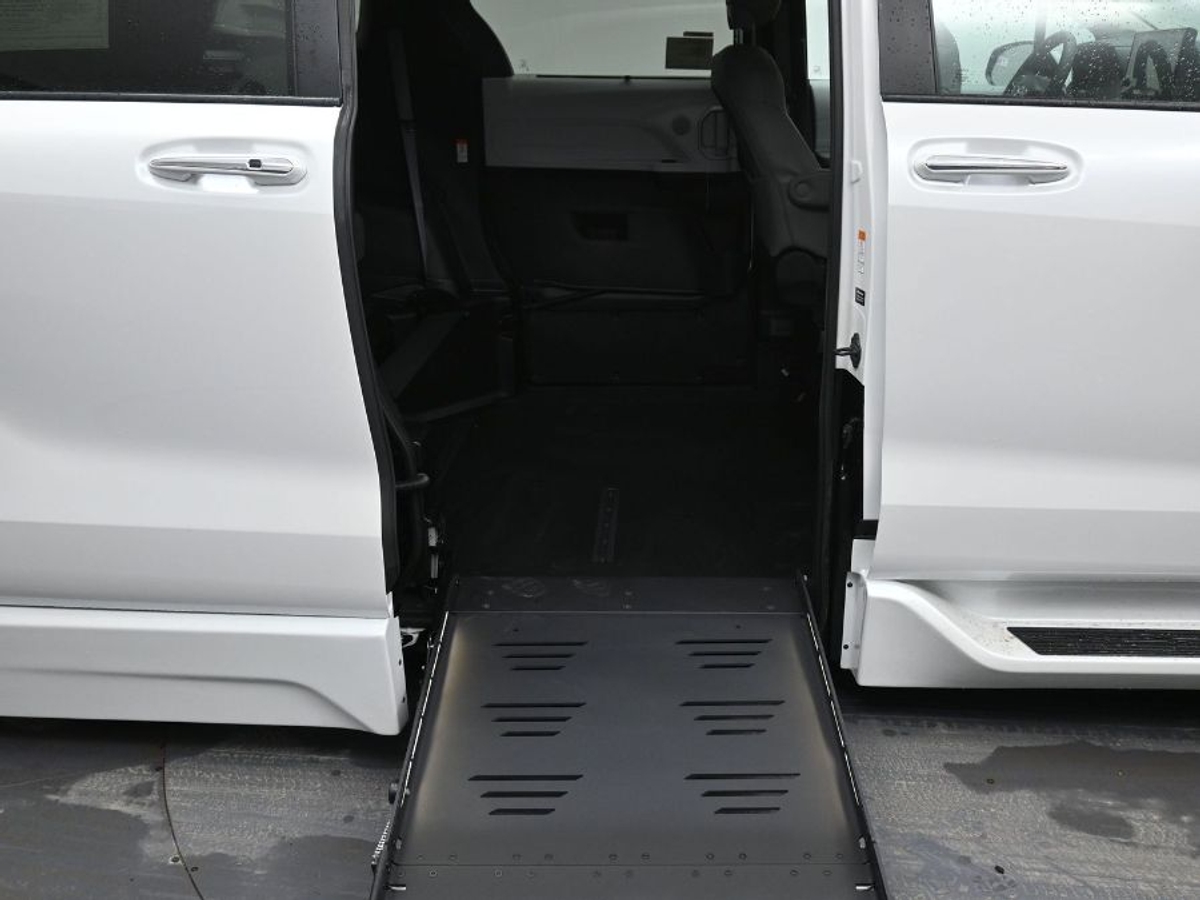 2025 TOYOTA SIENNA - Image 17