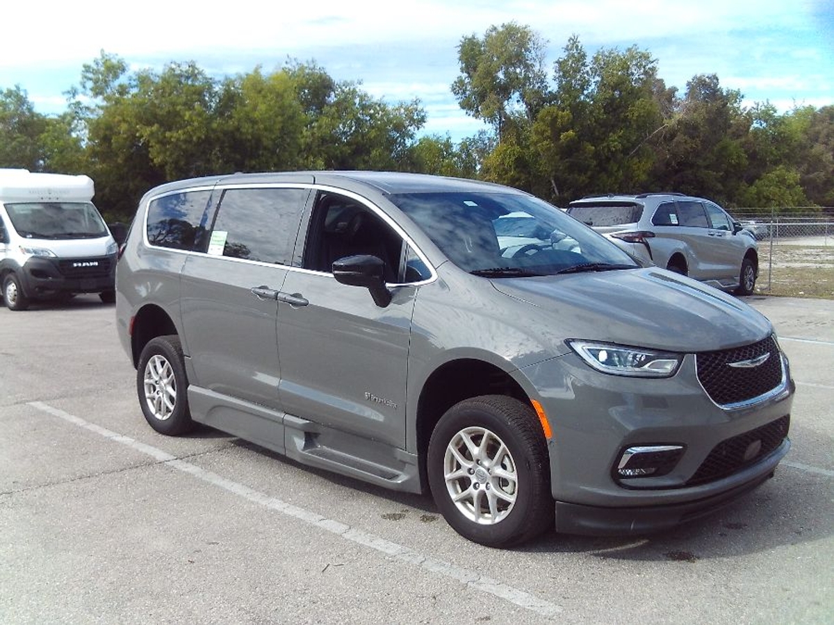 2025 CHRYSLER PACIFICA - Image 8