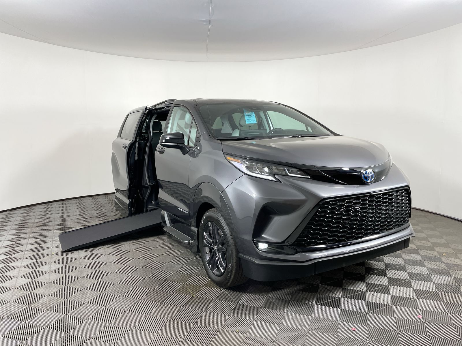 2025 Toyota Sienna AWD XSE Plus