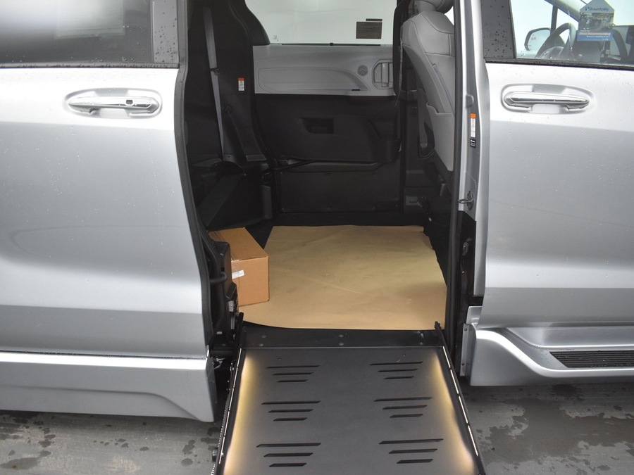 New 2025 Toyota Sienna Hybrid XLE Plus - BraunAbility Side Entry Entry Fold Out Automatic Ramp