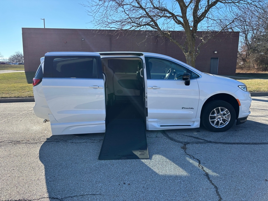 Used 2024 Chrysler Pacifica Touring L - BraunAbility Side Entry Entry In Floor Automatic Ramp