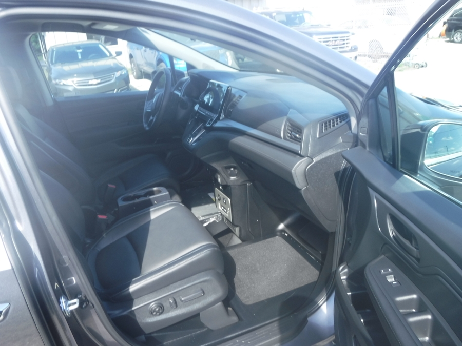 Grey Honda Odyssey image number 16