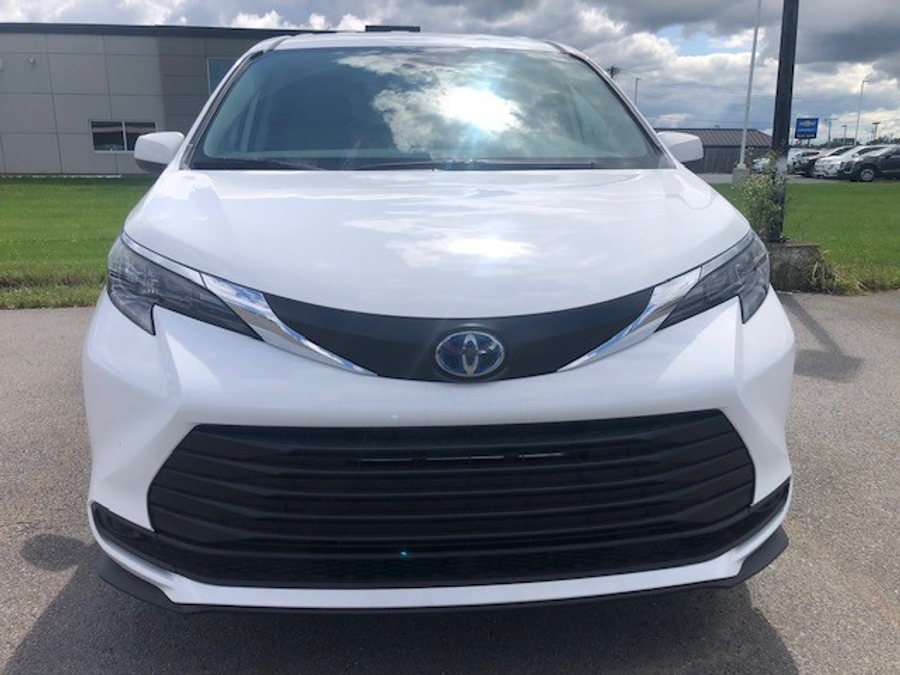 Used 2024 Toyota Sienna Hybrid LE - Vantage Mobility Commercial Rear Entry Entry Fold Out Manual Ramp