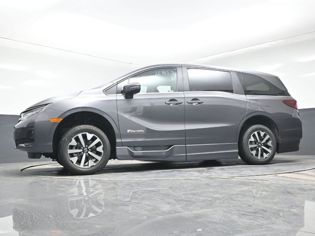 Grey Honda Odyssey image number 19