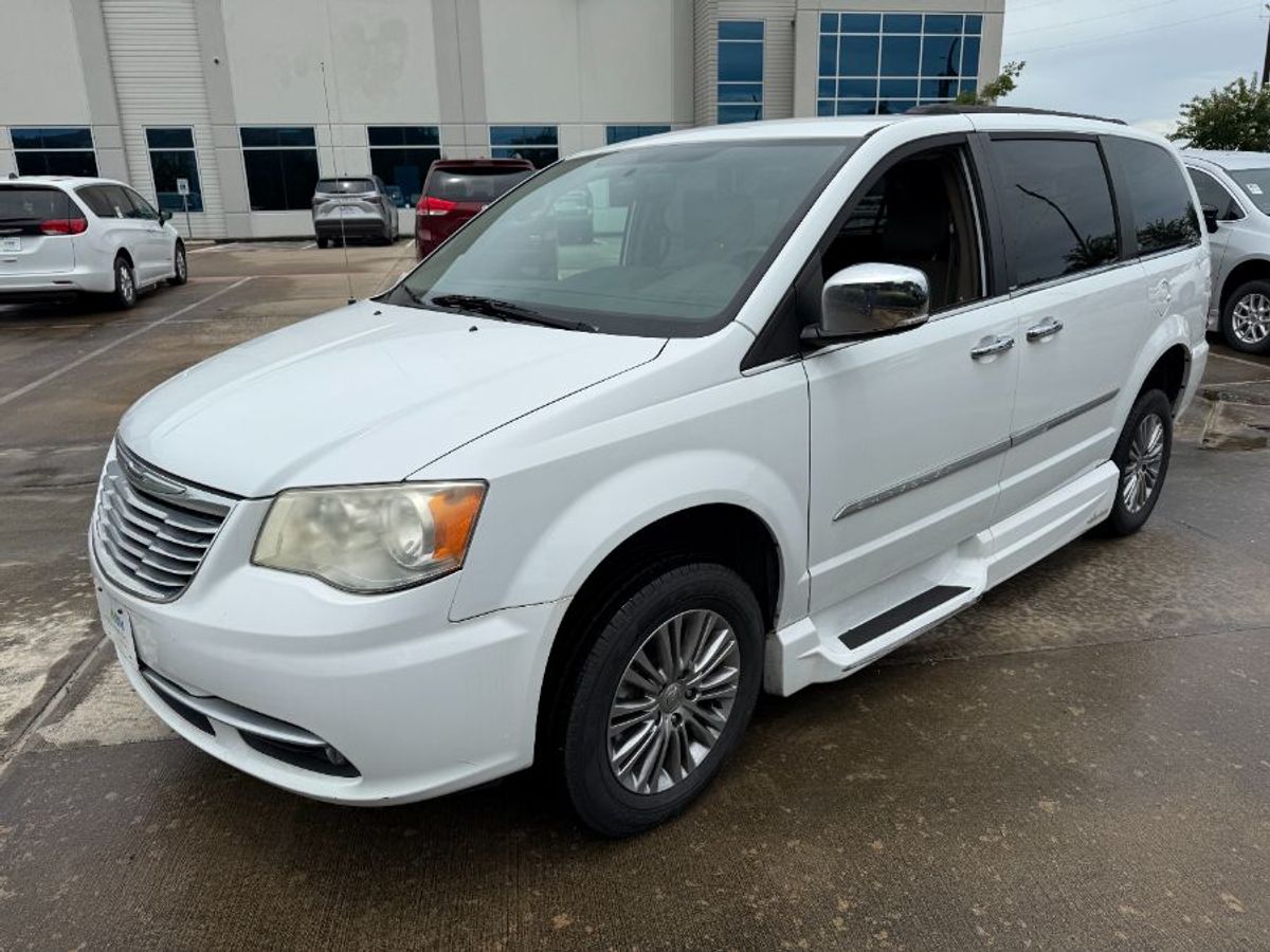 Número de imagen de Chrysler Town and Country blanco 6