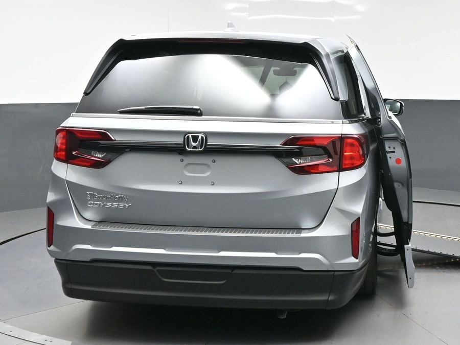 Silver Honda Odyssey image number 2