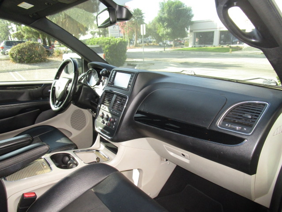 Used 2019 Dodge Grand Caravan SXT - OTH Rear Entry Entry Fold Out Manual Ramp