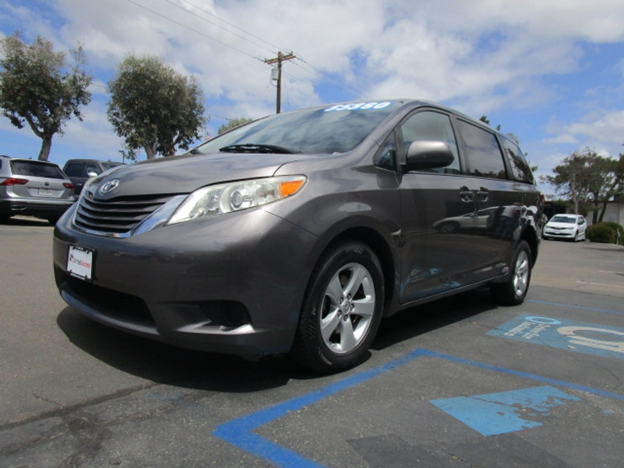 Used 2015 Toyota Sienna LE - FRE Rear Entry Entry Fold Out Manual Ramp