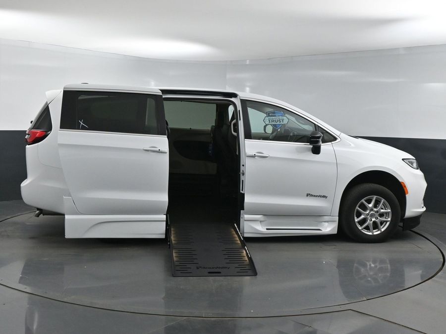 Used 2024 Chrysler Pacifica Touring L - BraunAbility Side Entry Entry Fold Out Automatic Ramp
