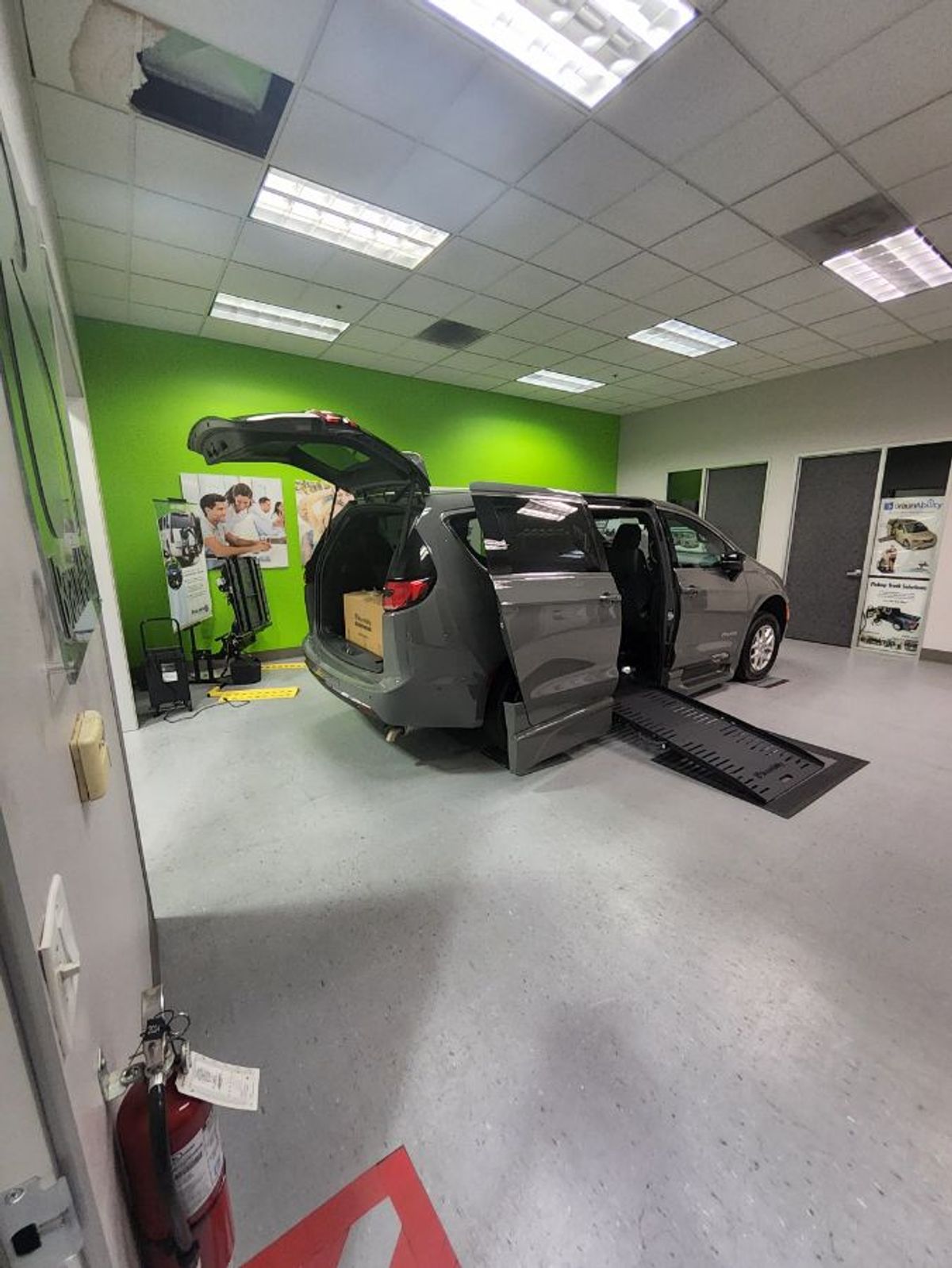 2025 CHRYSLER PACIFICA - Image 8