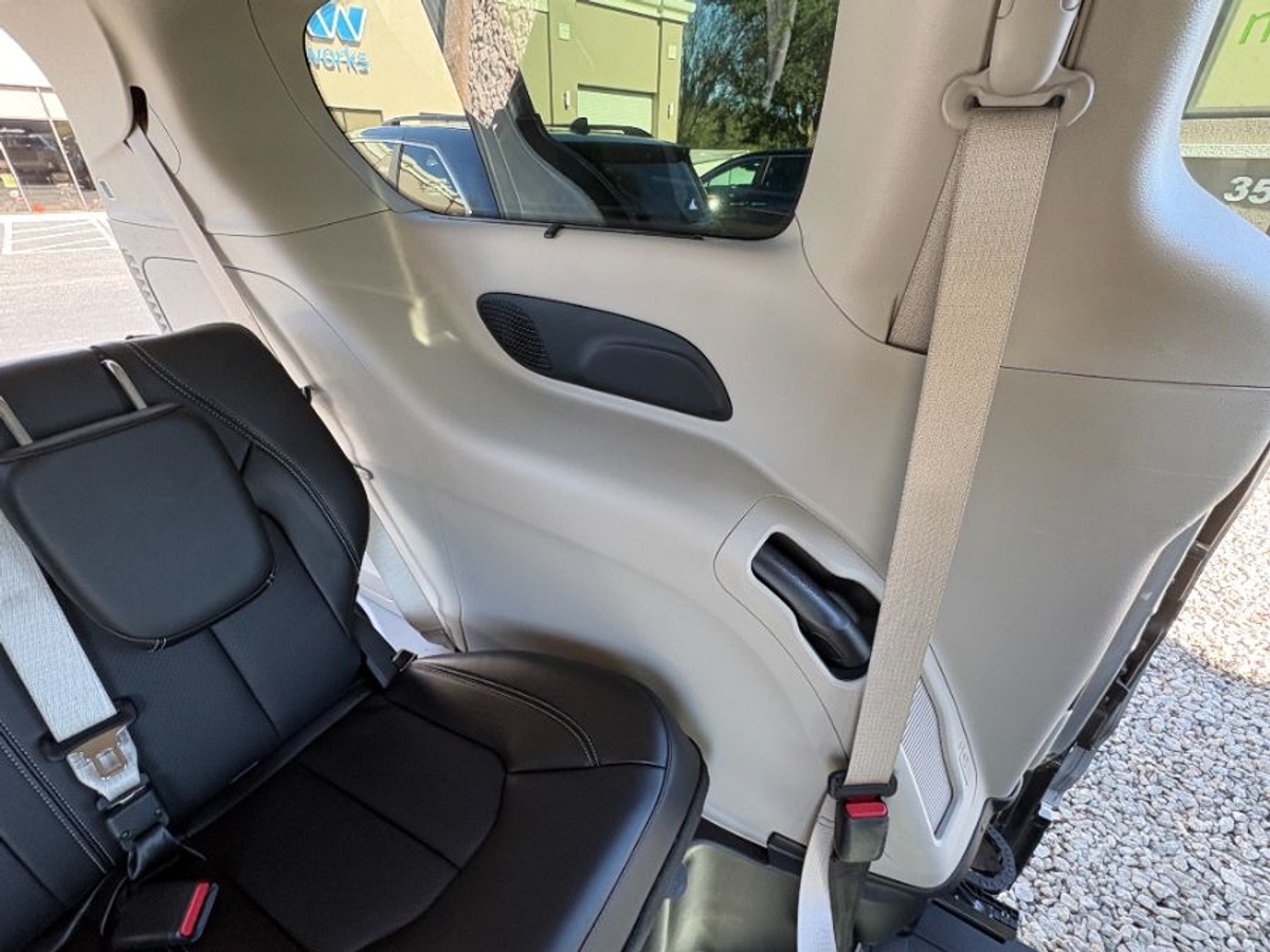 2024 CHRYSLER PACIFICA - Image 11