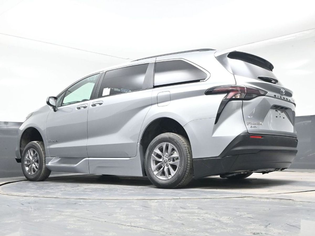 2025 TOYOTA SIENNA - Image 13
