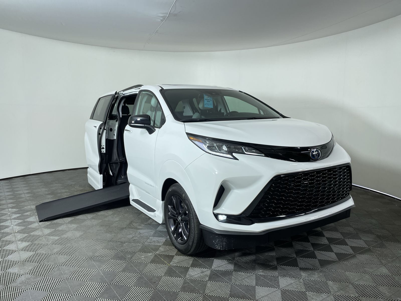2025 Toyota Sienna AWD XSE Plus