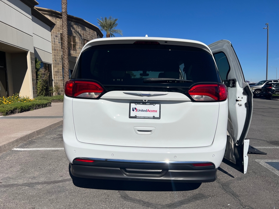 Used 2019 Chrysler Pacifica Touring L - BraunAbility Side Entry Entry Fold Out Automatic Ramp