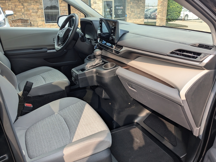 Used 2024 Toyota Sienna Hybrid LE - BraunAbility Side Entry Entry Fold Out Automatic Ramp