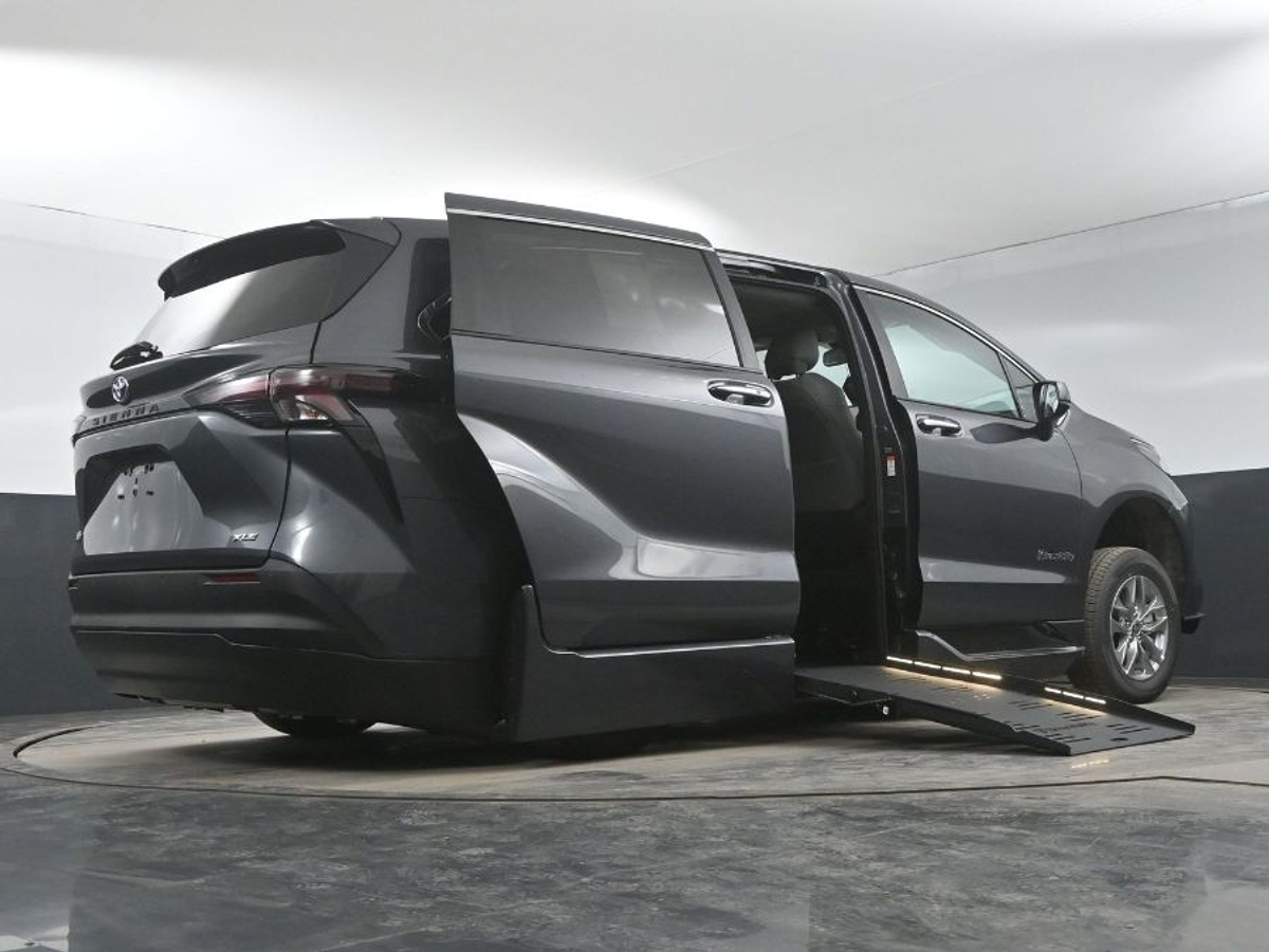 2025 TOYOTA SIENNA - Image 22