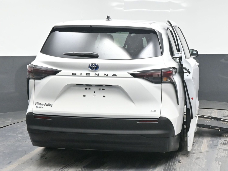 New 2025 Toyota Sienna Hybrid LE - BraunAbility Side Entry Entry Fold Out Automatic Ramp