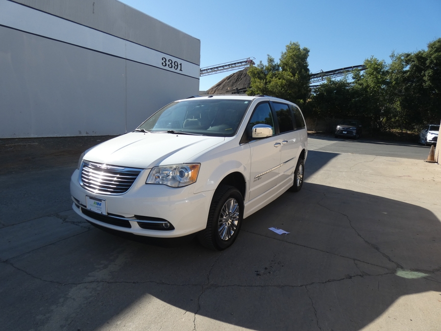  Chrysler Town and Country image number 12