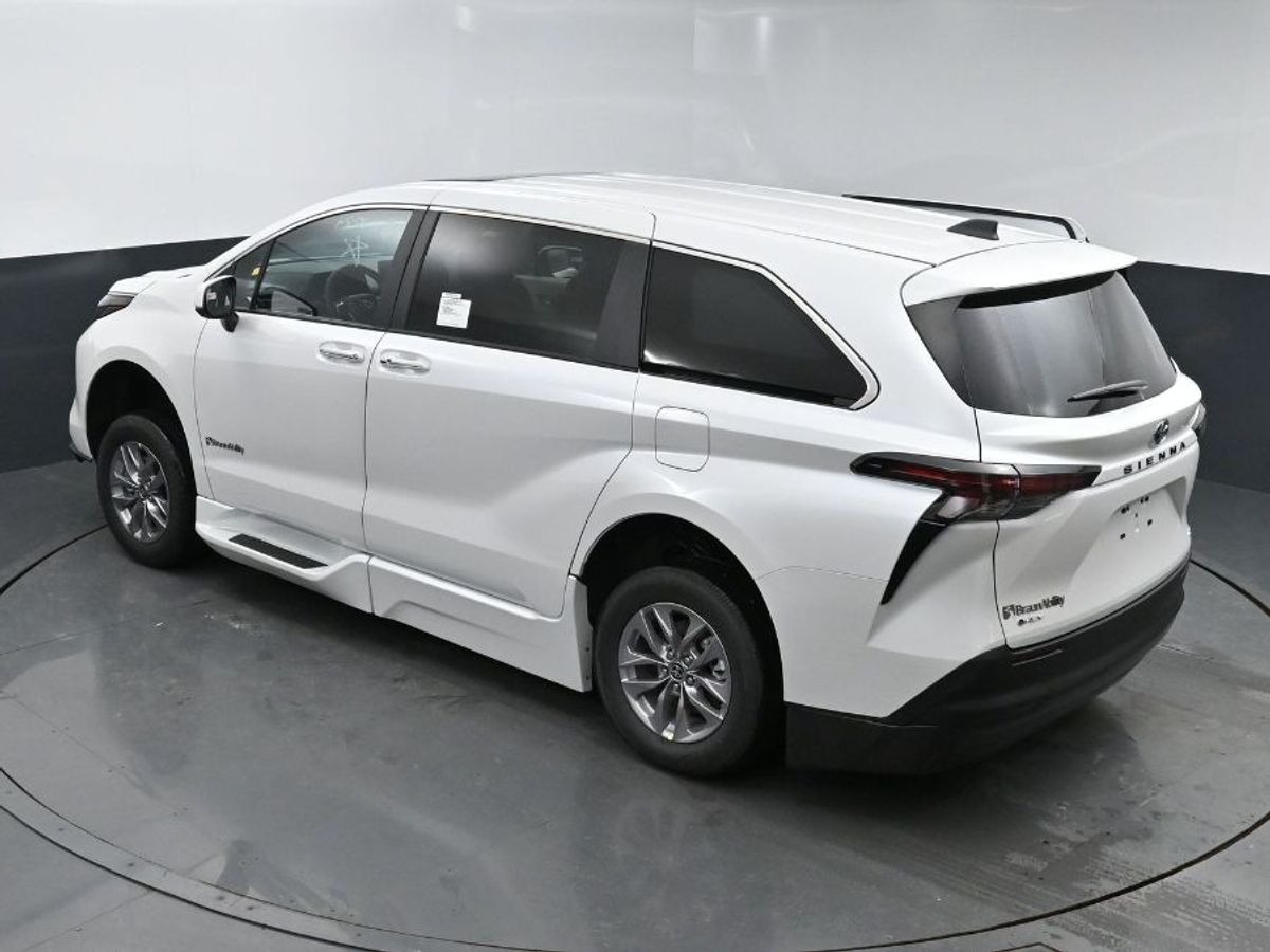 2025 TOYOTA SIENNA - Image 16