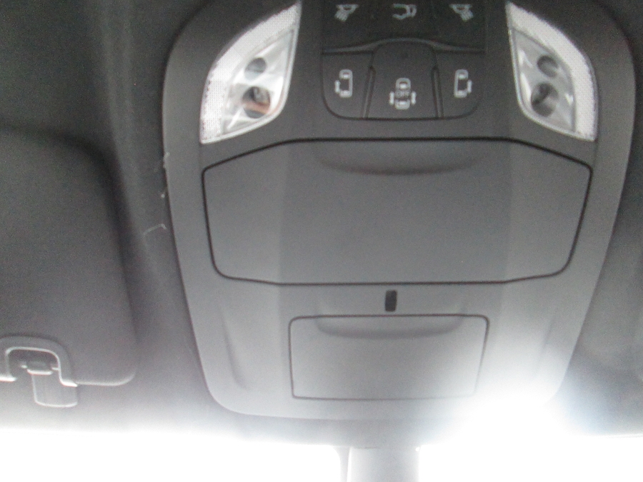 White Chrysler Pacifica image number 12