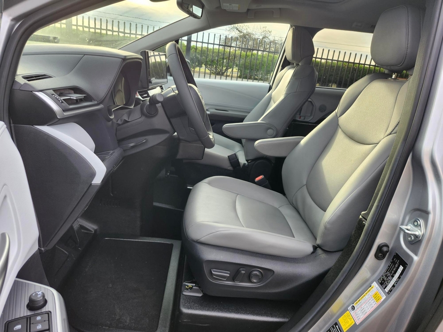 Used 2025 Toyota Sienna Hybrid XLE - BraunAbility Side Entry Entry Fold Out Automatic Ramp