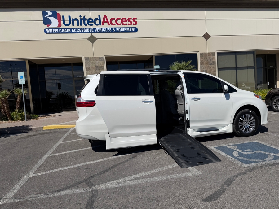 Used 2018 Toyota Sienna XLE - BraunAbility Side Entry Fold Out Automatic Ramp