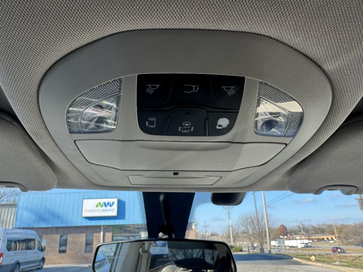 2018 CHRYSLER PACIFICA - Image 17