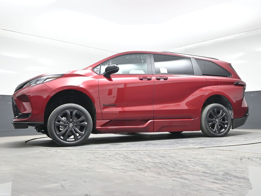 New 2026 Toyota Sienna Hybrid XSE Sport - BraunAbility Side Entry Entry In Floor Automatic Ramp