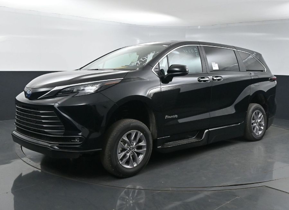 2025 TOYOTA SIENNA - Image 4