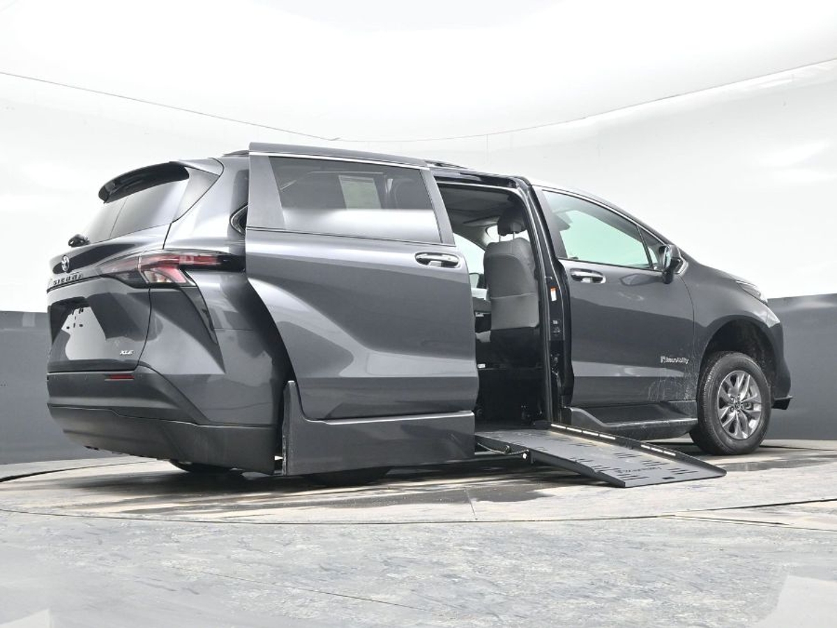 2025 TOYOTA SIENNA - Image 22