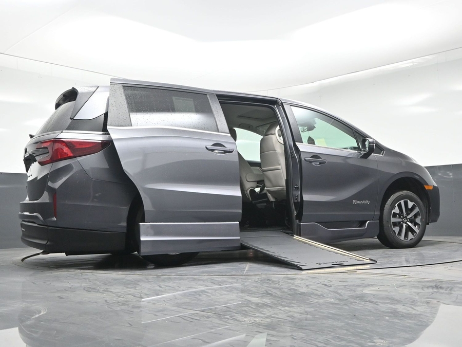 Grey Honda Odyssey image number 11