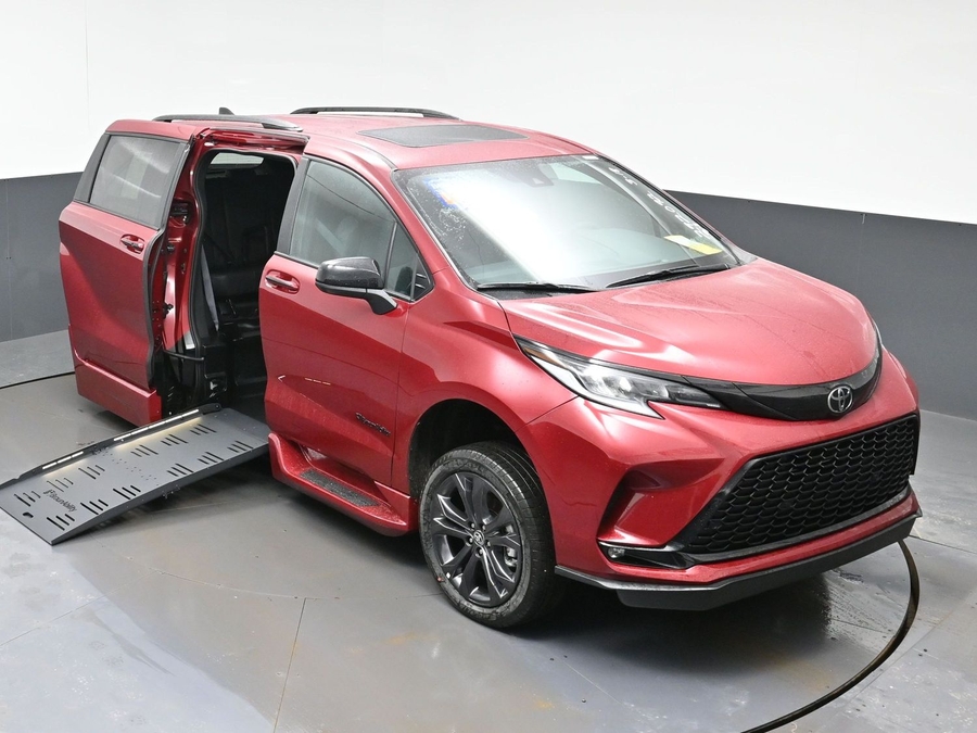 New 2026 Toyota Sienna Hybrid XSE Sport - BraunAbility Side Entry Entry Fold Out Automatic Ramp
