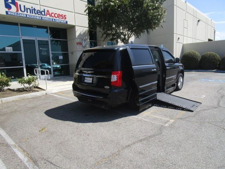 Used 2015 Chrysler Town and Country Touring-L - BraunAbility Side Entry Entry In Floor Automatic Ramp