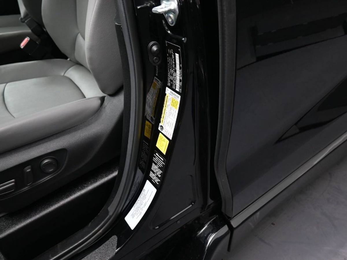 Black Toyota Sienna image number 16