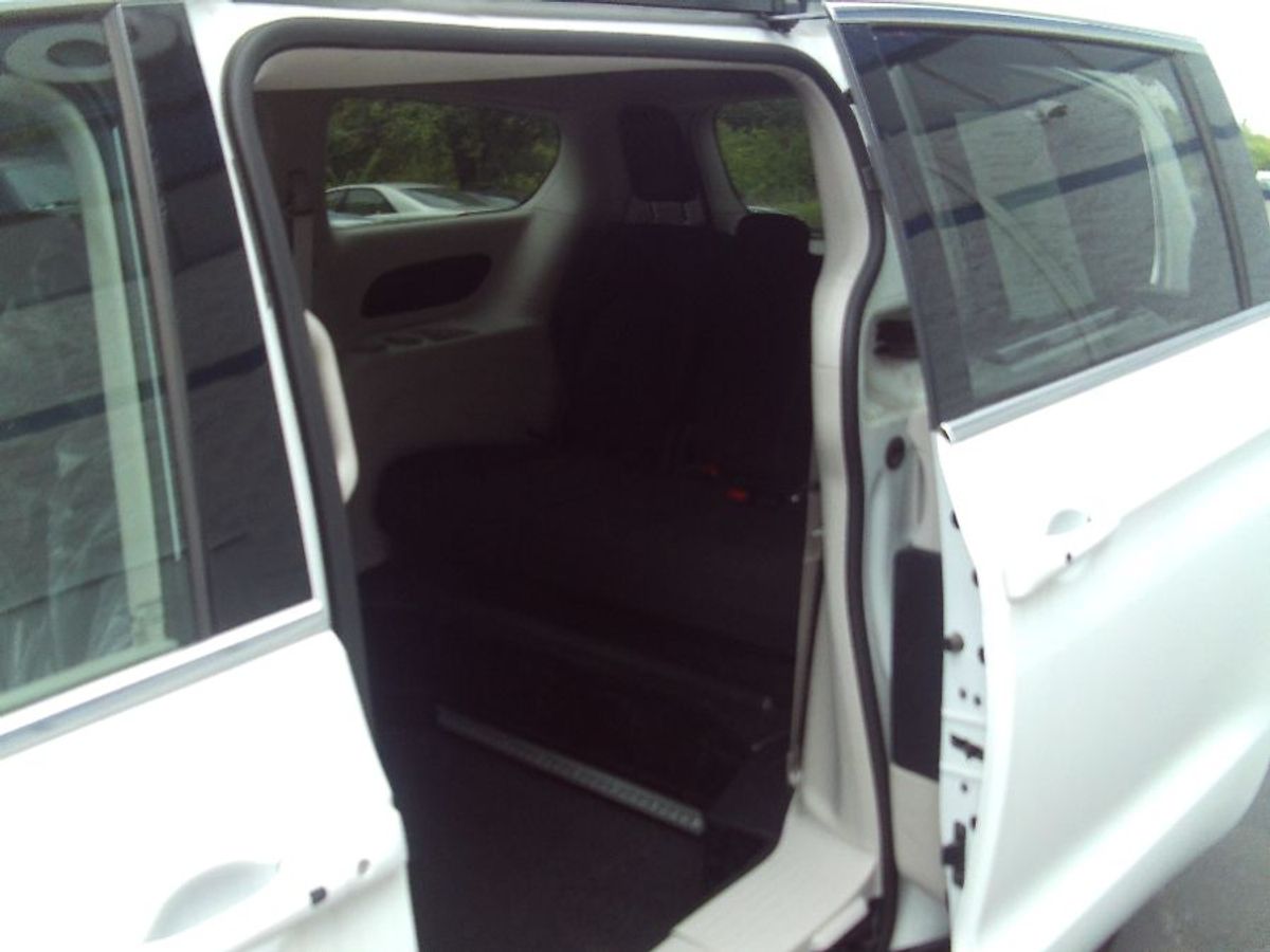 2024 CHRYSLER VOYAGER - Image 10